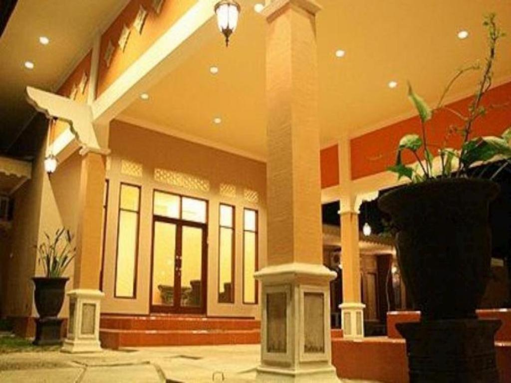 Patria Garden Hotel Blitar Kültér fotó