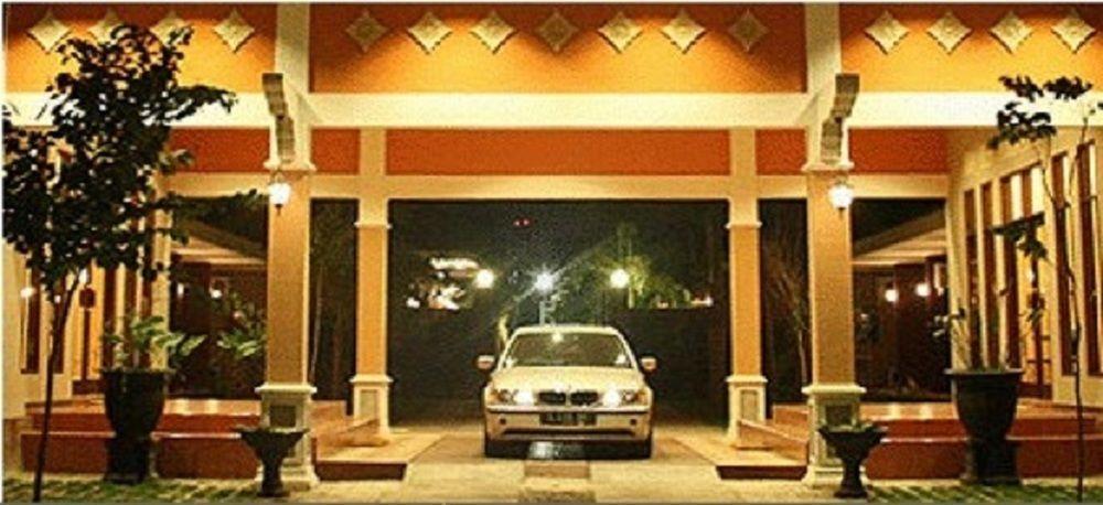 Patria Garden Hotel Blitar Kültér fotó